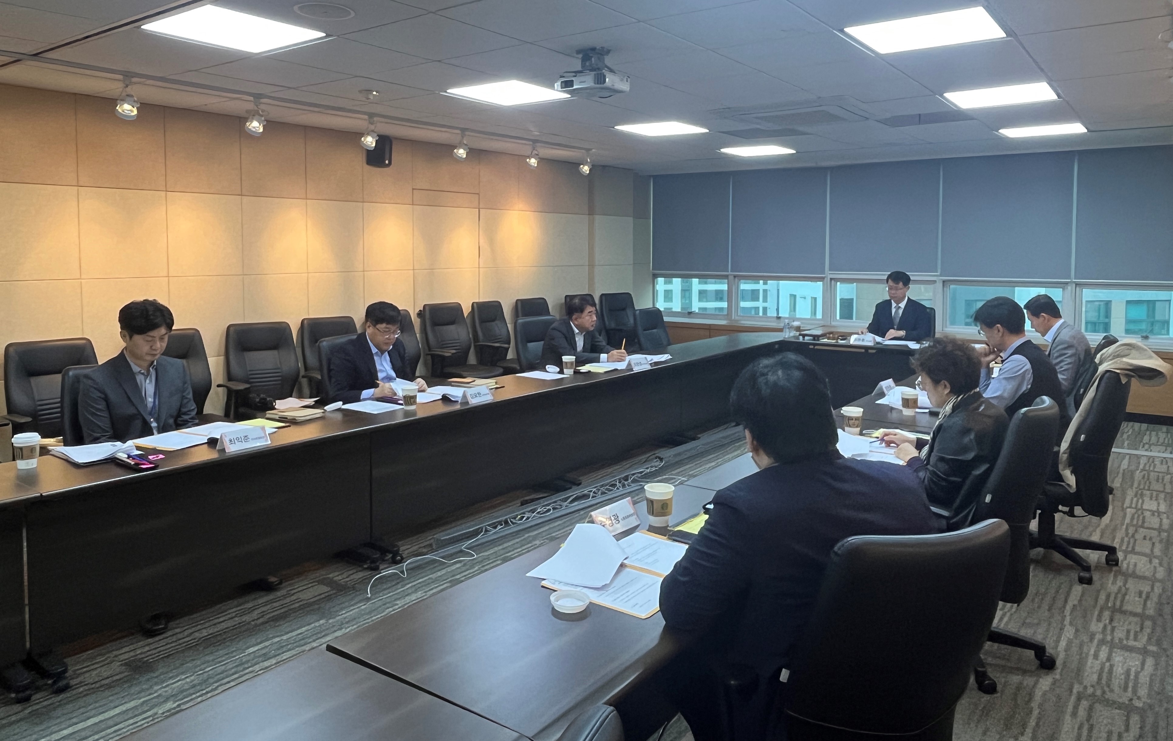 이사회 진행중인 사진