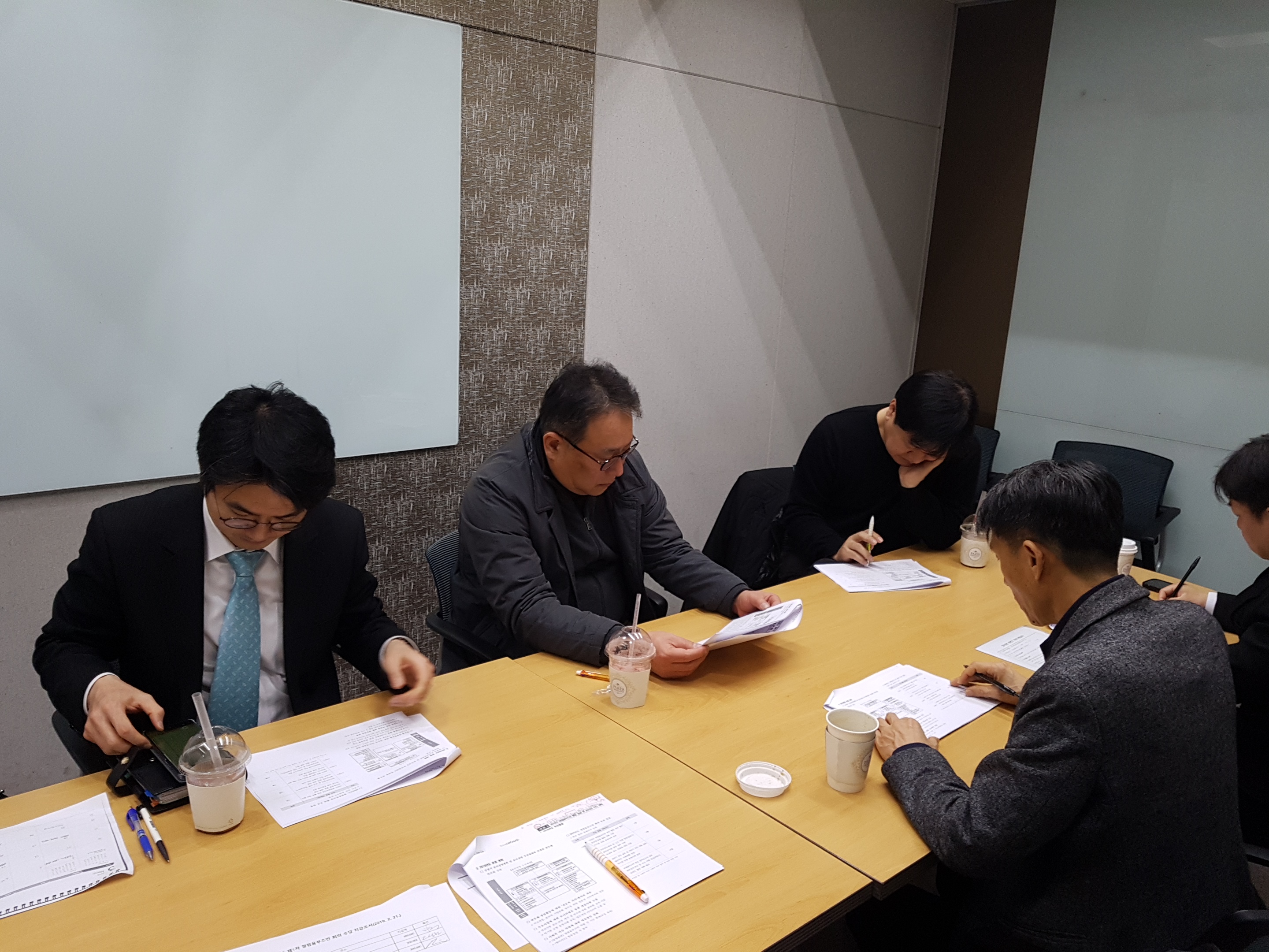 한국우편사업진흥원 업무전반 및 반부패 청렴활동에 대하여 객관적 시각에서 모니터링 및 자문을 통하여 신뢰받고 투명한 진흥원 구현을 위해 2019년 제1차 청렴옴부즈만 회의사진