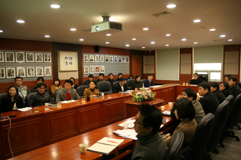 우체국쇼핑 활성화 방안 회의 개최가 진행되고 있는 모습이다.
