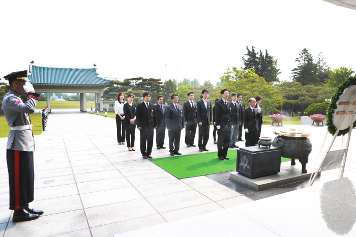 국립 서울 현충원 방문한 모습