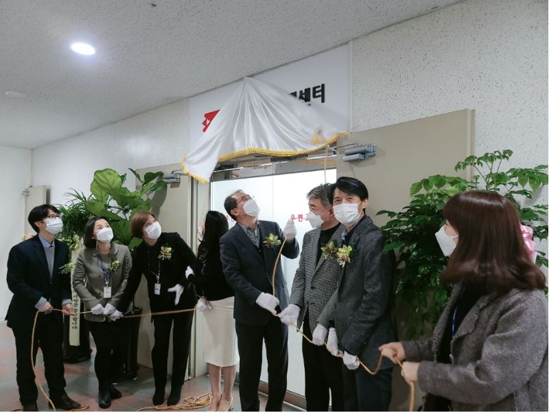 한국우편사업진흥원 부평우편고객센터 개소식을 진행하는 모습